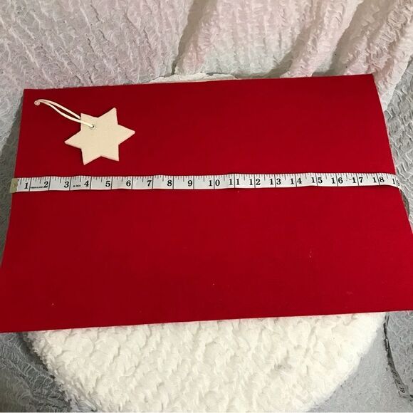 Set of 8 Red Christmas Place Mats - Picture 4 of 5